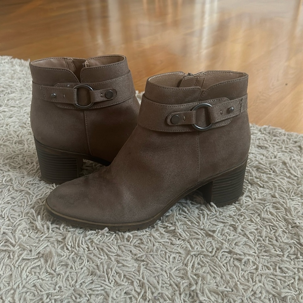 Life stride mini brown suede boots